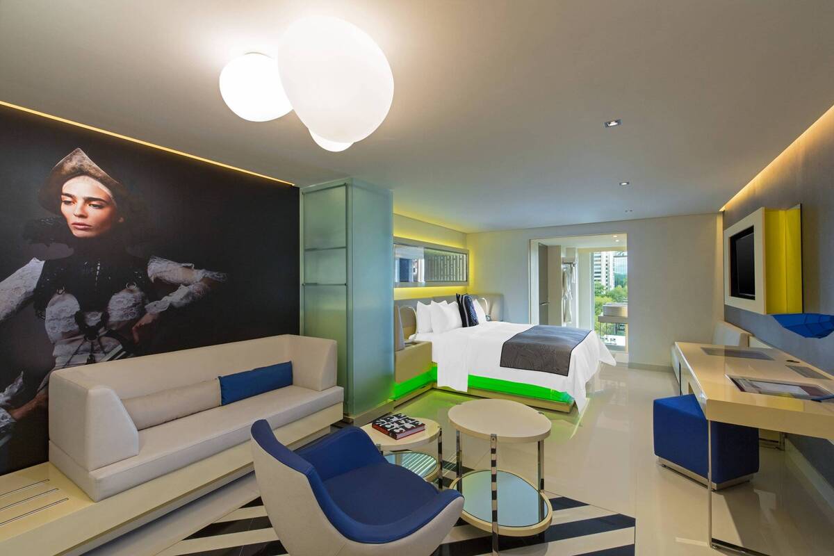 Deluxe King Room Partial City View 