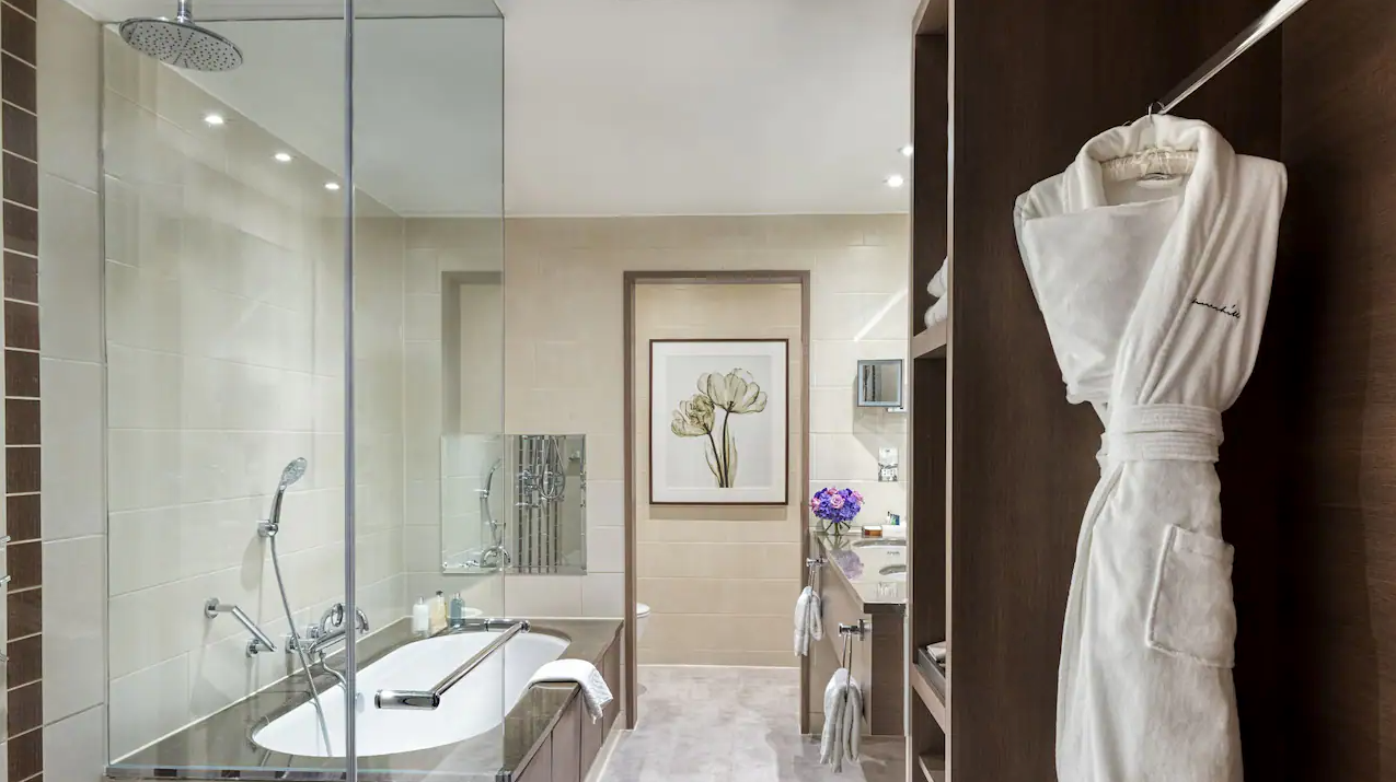 Premium Balcony Suite