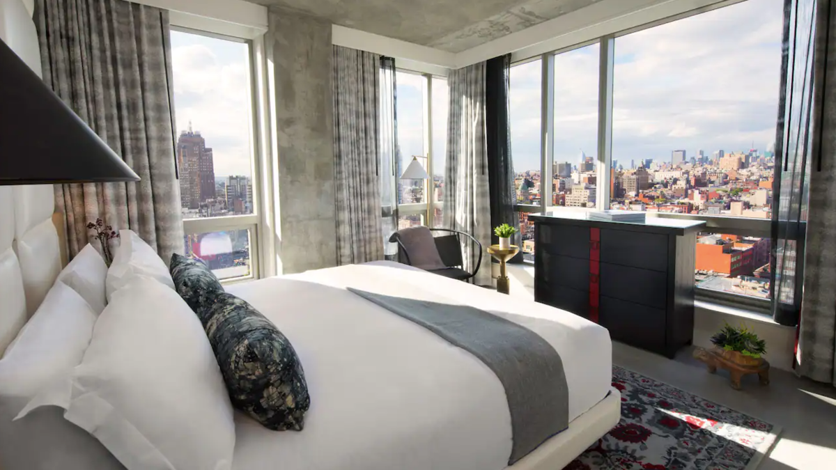 Bowery Suite Accessible Tub