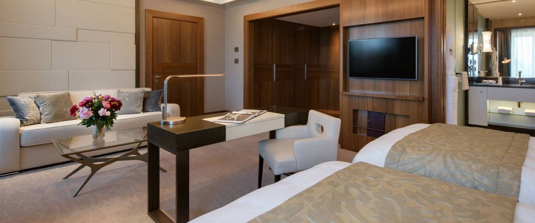 Deluxe Room - Twin Beds