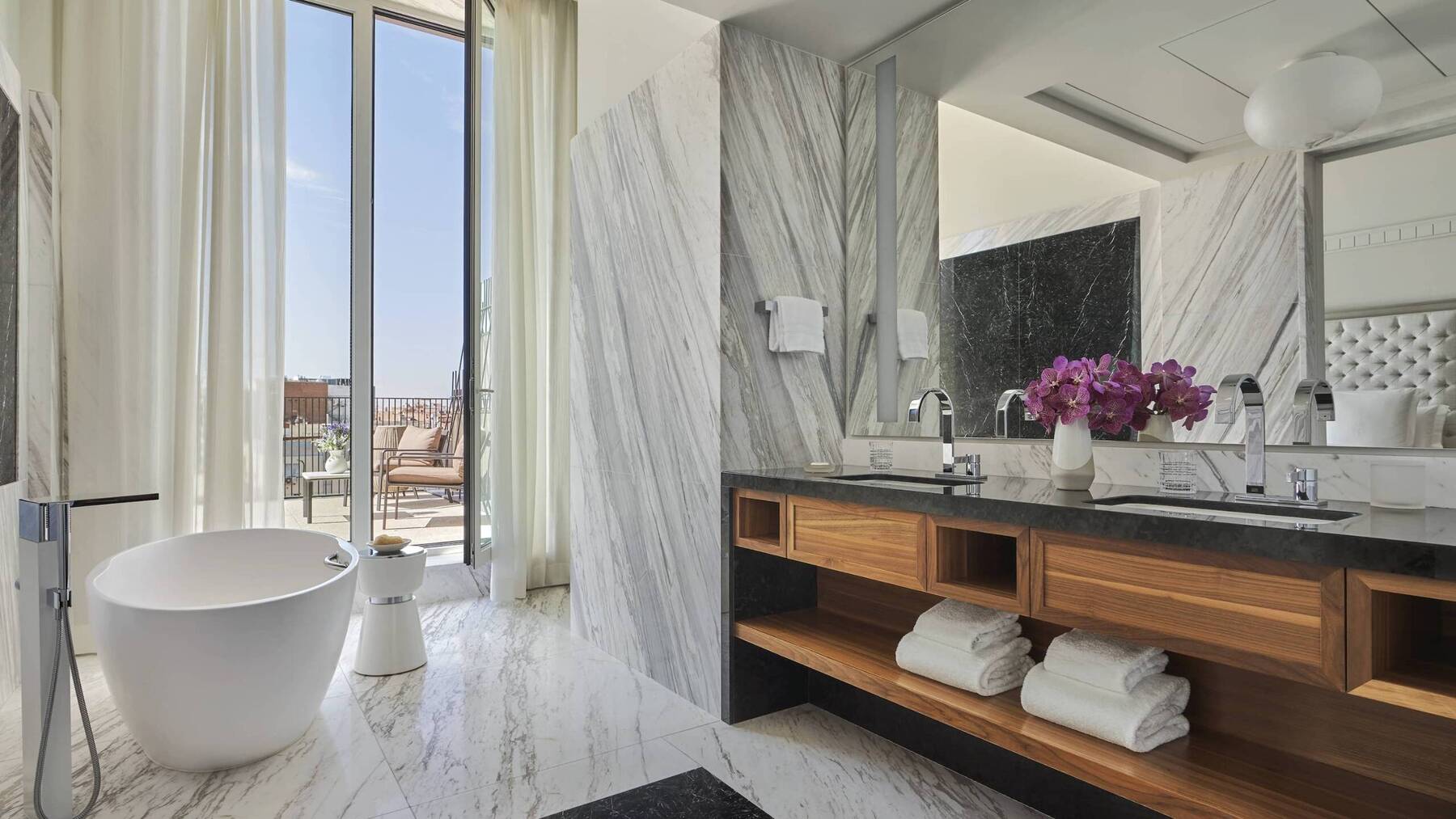 Four Seasons Executive King Suite