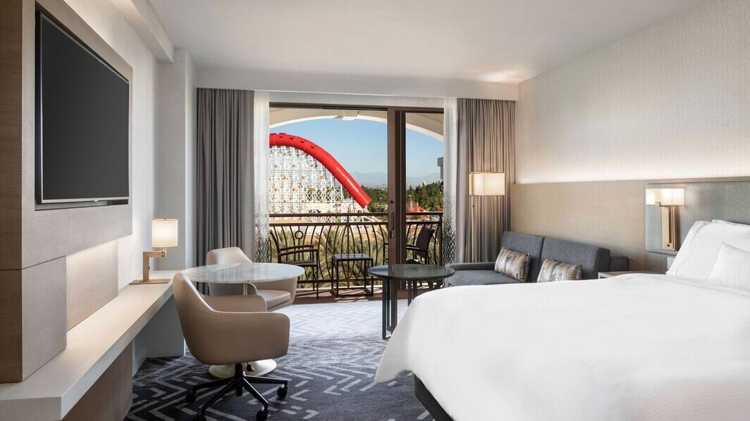 Theme Park View King Room 