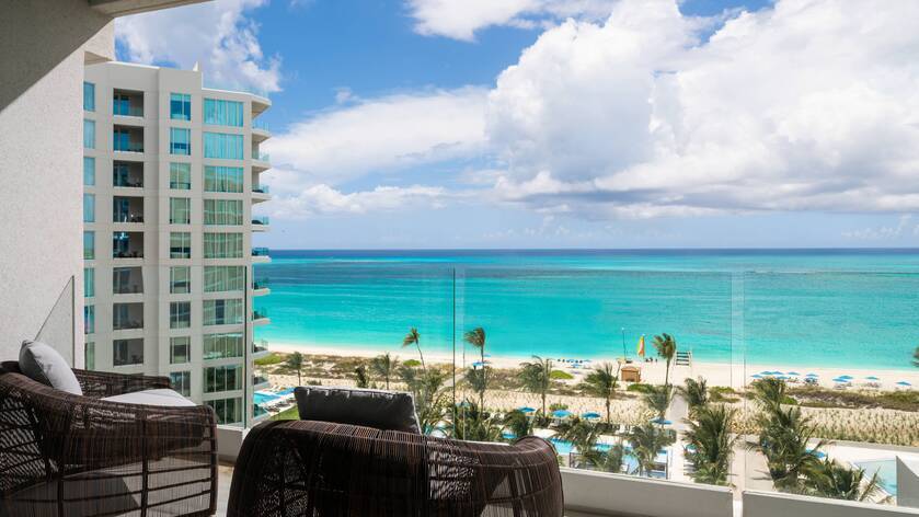 Club Level Deluxe Oceanfront King Room