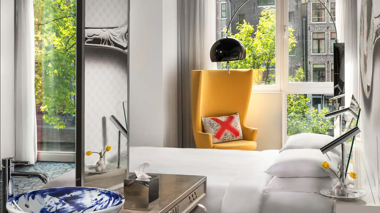 King Bed Canal View
