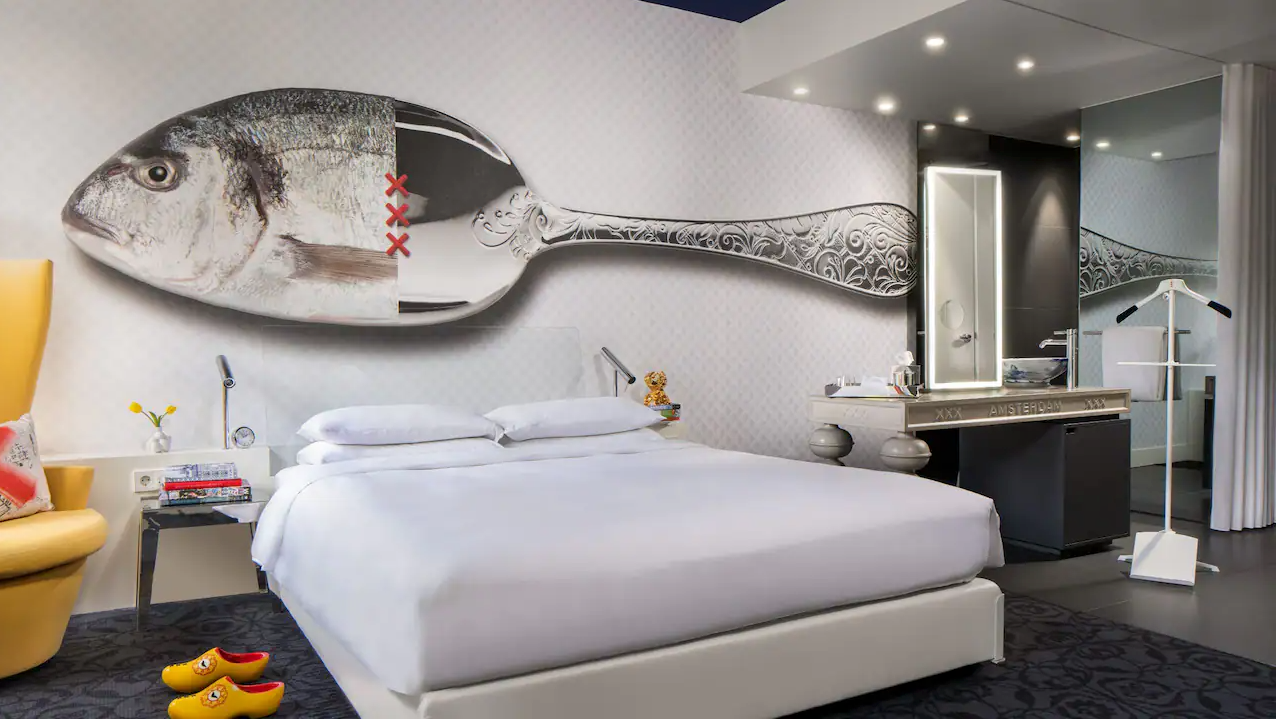 Queen Bed Canal View