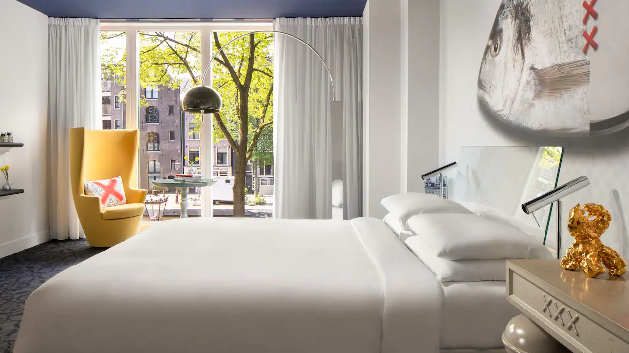 Queen Bed Canal View