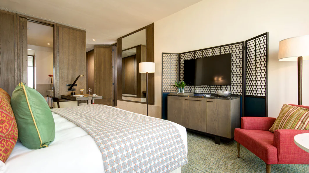 Deluxe King High Floor Room