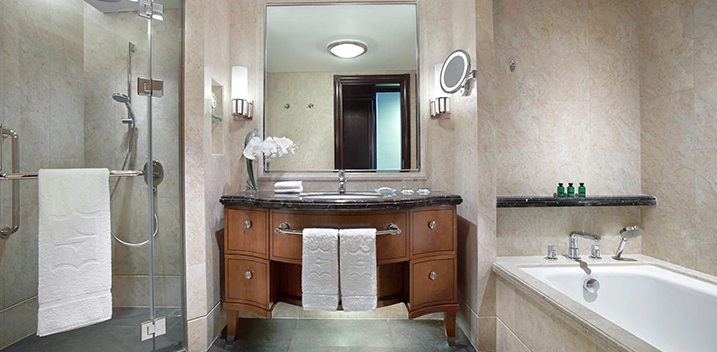 Horizon Deluxe King Room