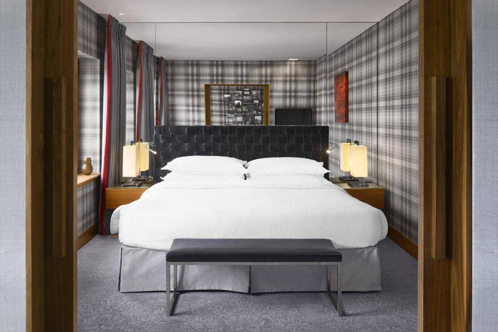 Edinburgh Castle Suite