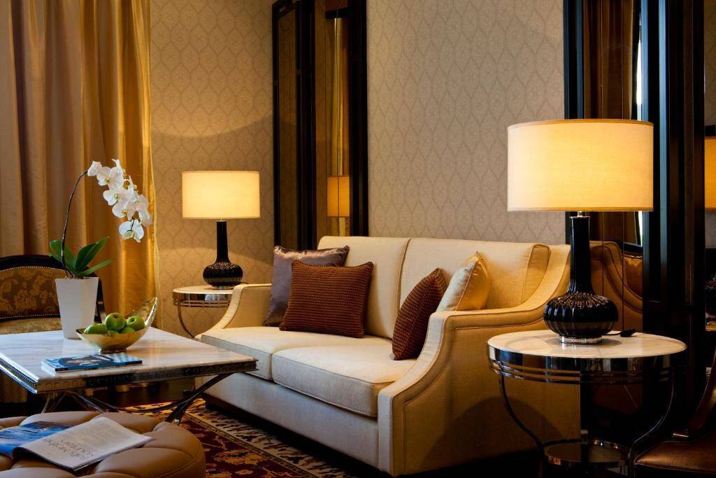  Colonial Suite