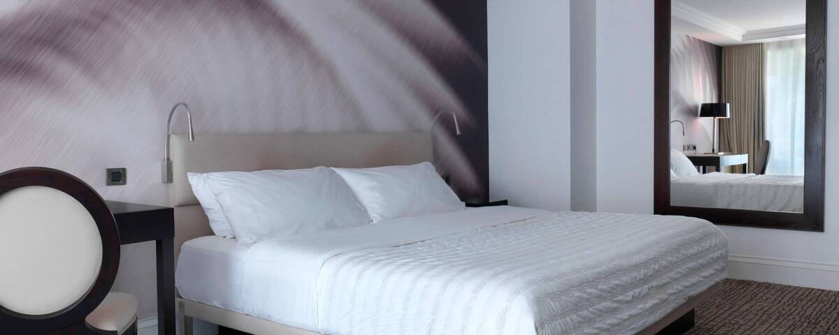 Deluxe Guest King Partial sea view Balcony