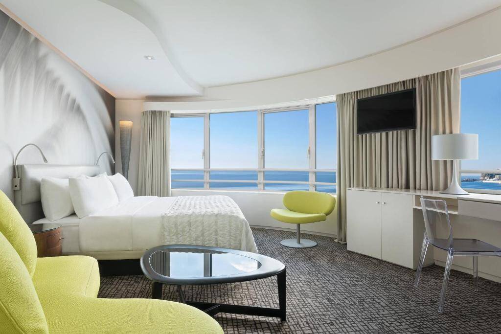 Design King Sea view Crystal Towers