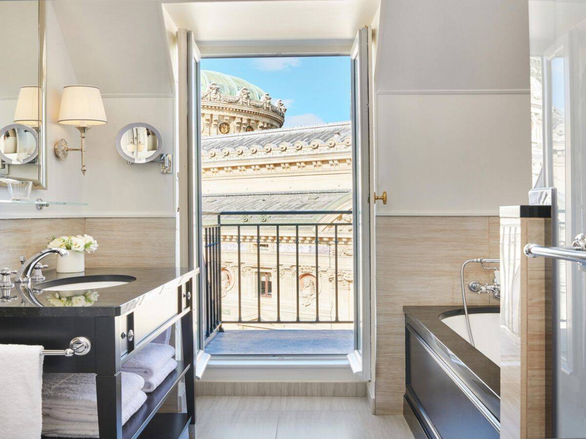 King Bedroom Suite Opera View Balcony