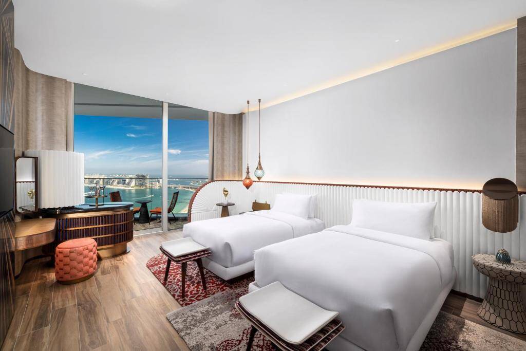 DELUXE SEA VIEW TWO TWIN BALCONY