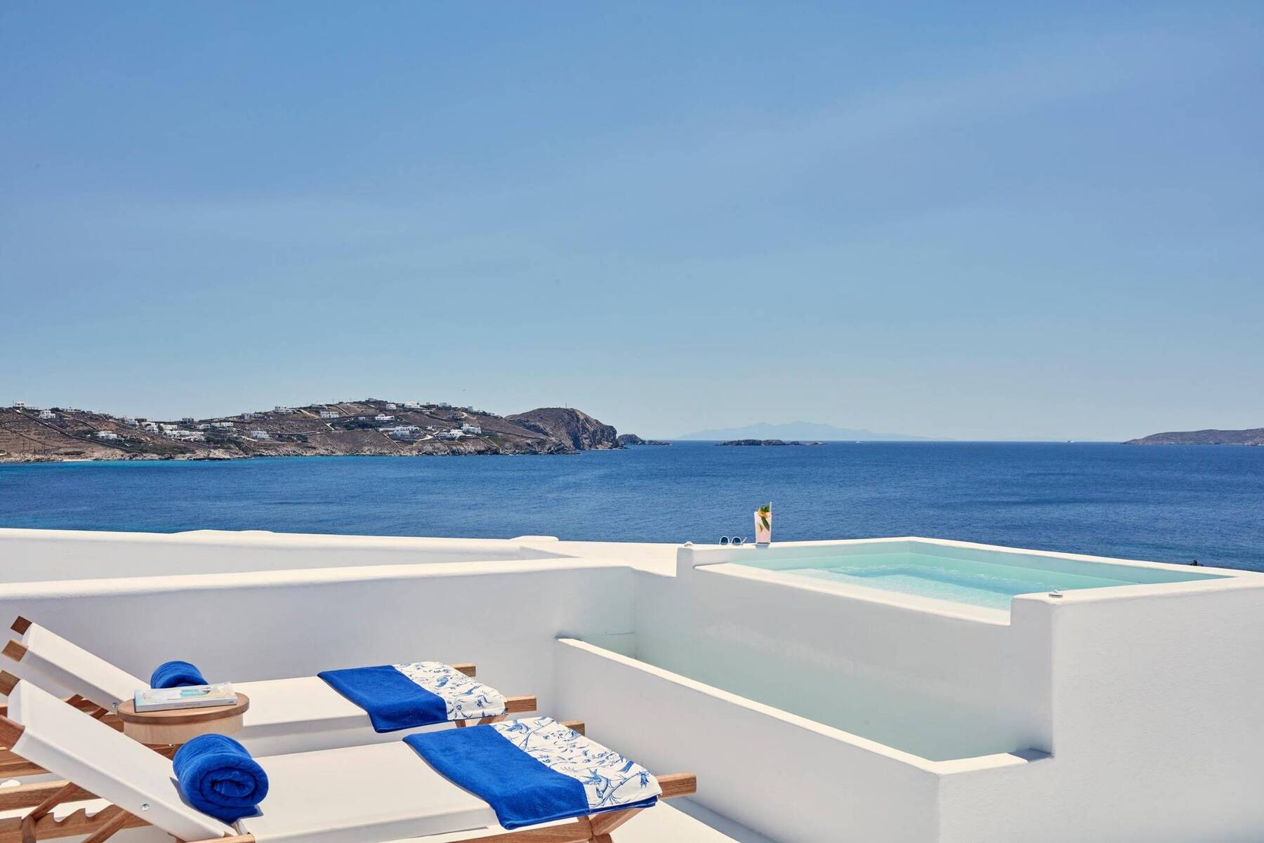 Junior Suite with Open Air Jetted Tub and Sea View