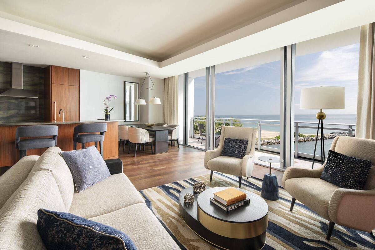 COASTLINE VIEW ONE BEDROOM SUITE