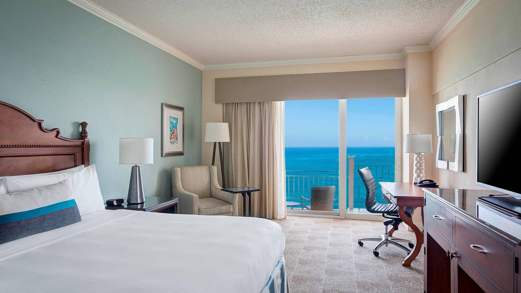 Guest Room One King Oceanfront Main Tower