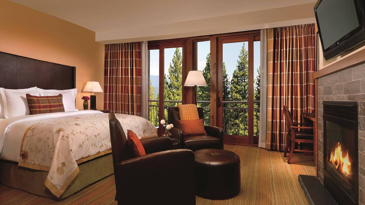  Club Level Guest Room King Bed