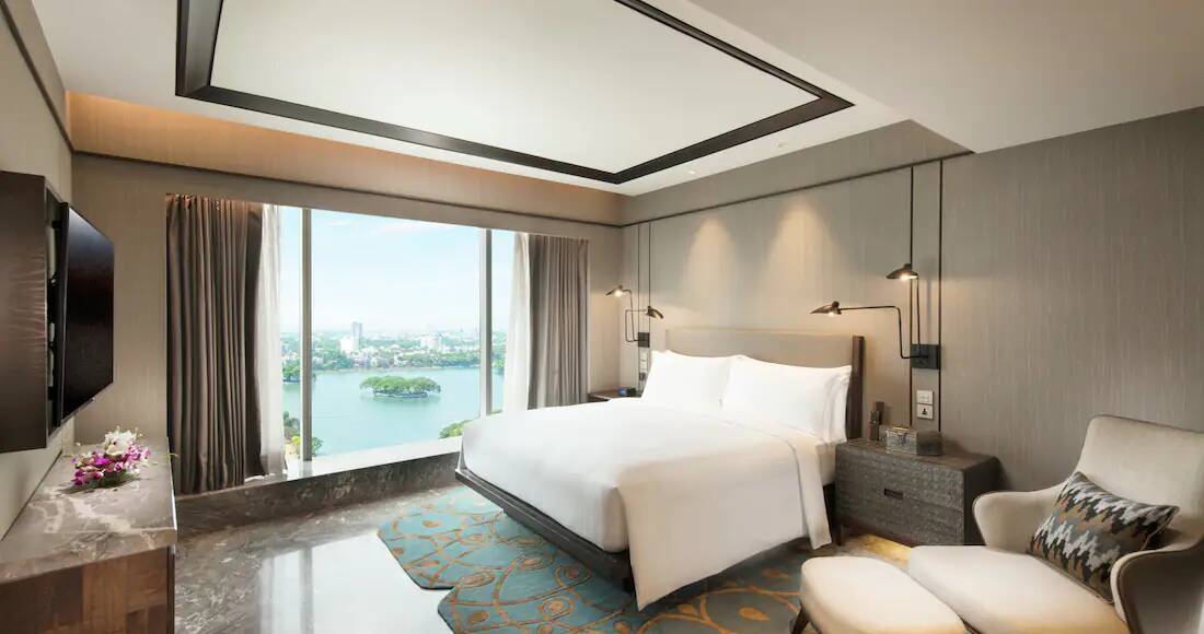 King One Bedroom Deluxe Suite 