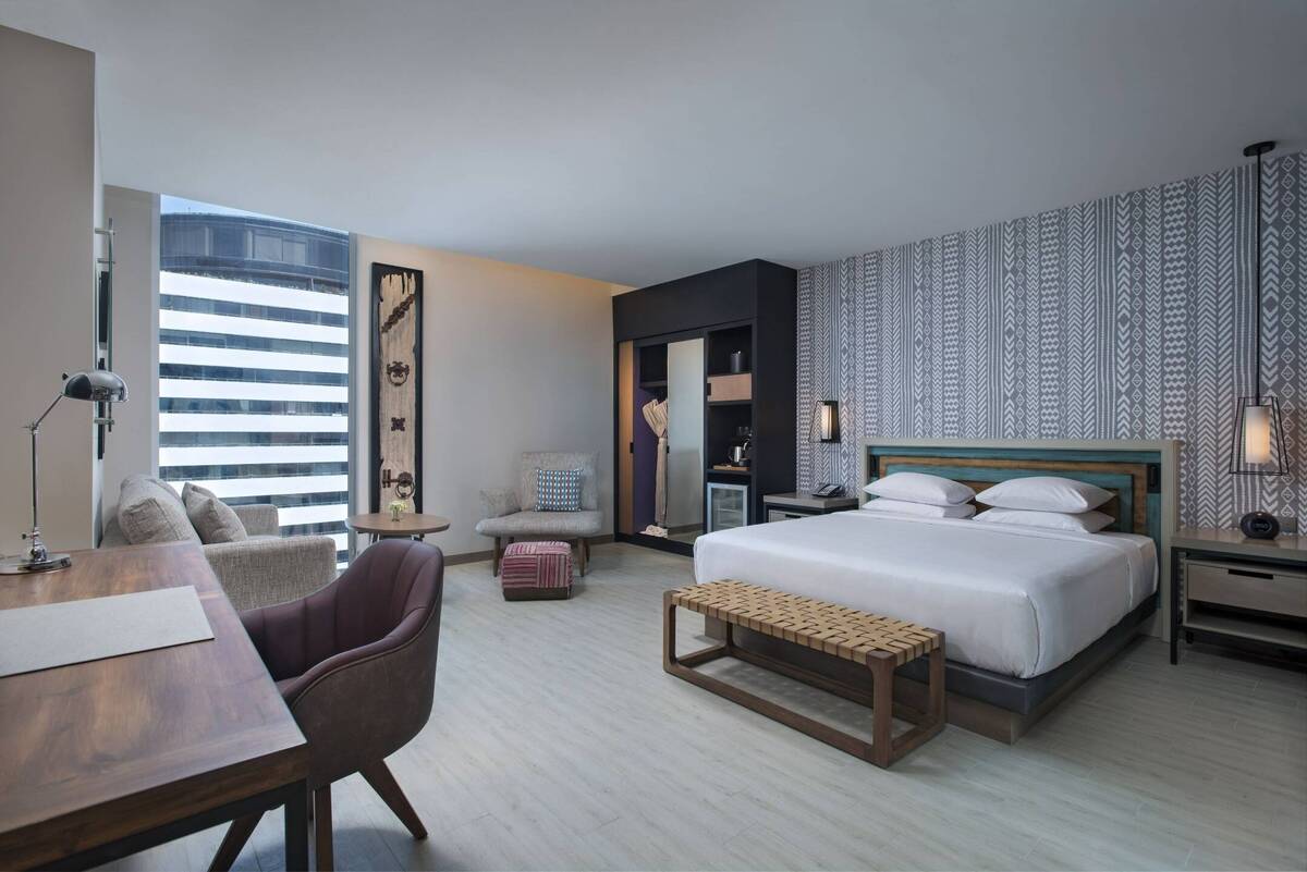 Deluxe Junior Suite King