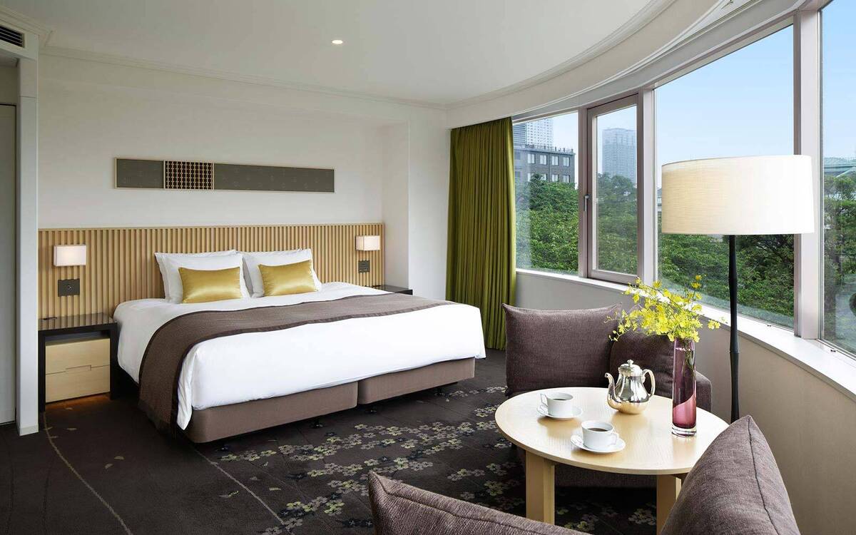 Deluxe Corner King Room