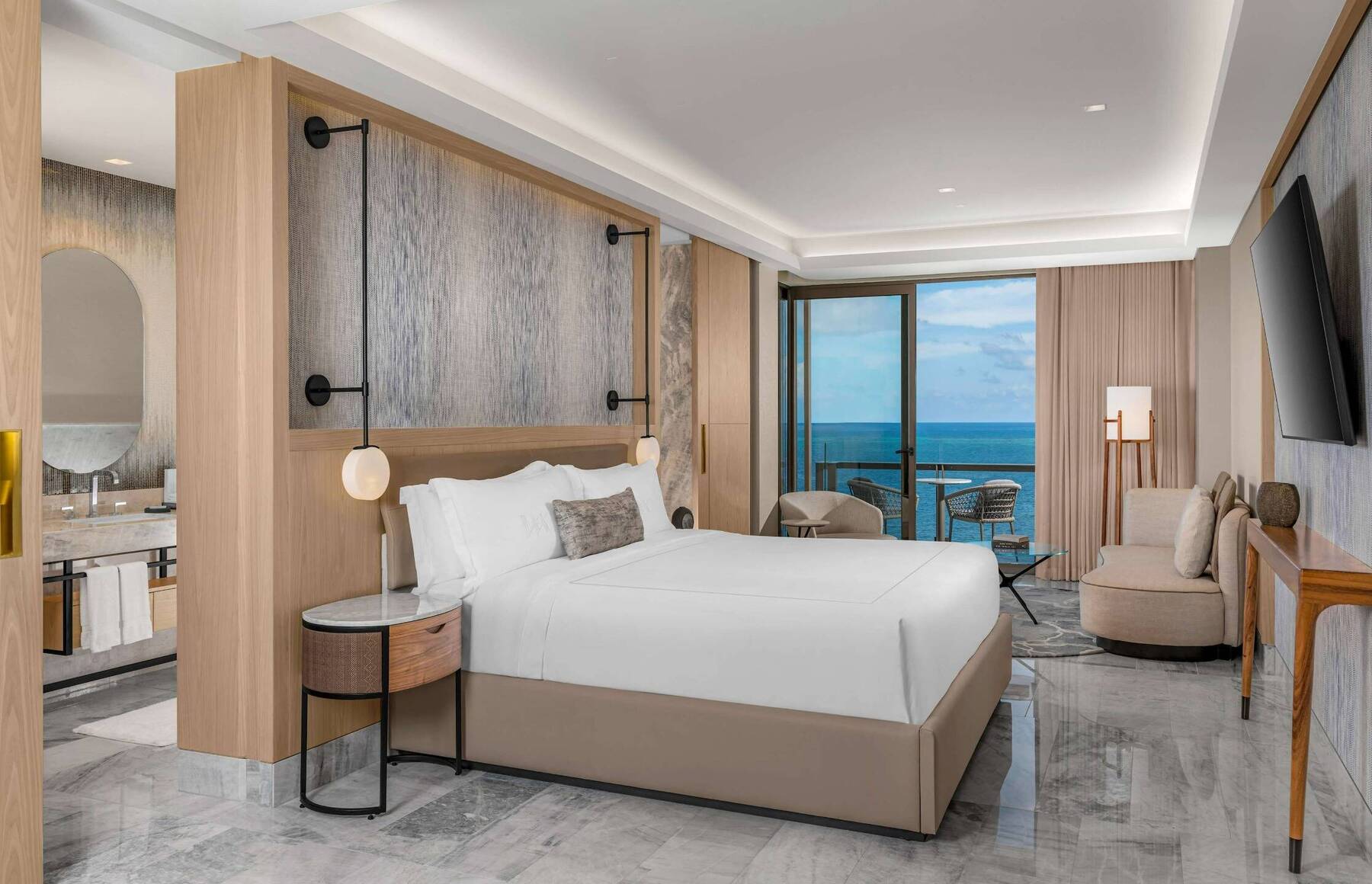 Deluxe Ocean Front Suite 