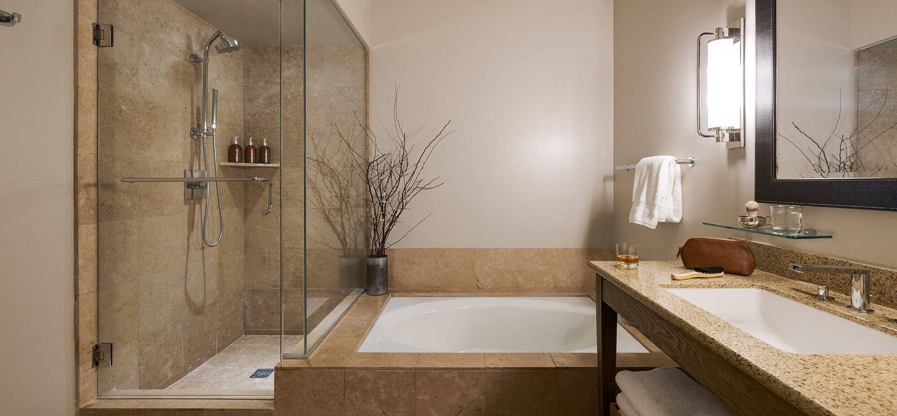 HILLTOP RANCH WITH KING BED AND OUTDOOR TUB