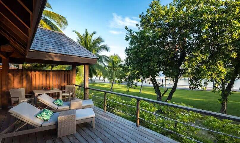 King Tropical Beach View Villa