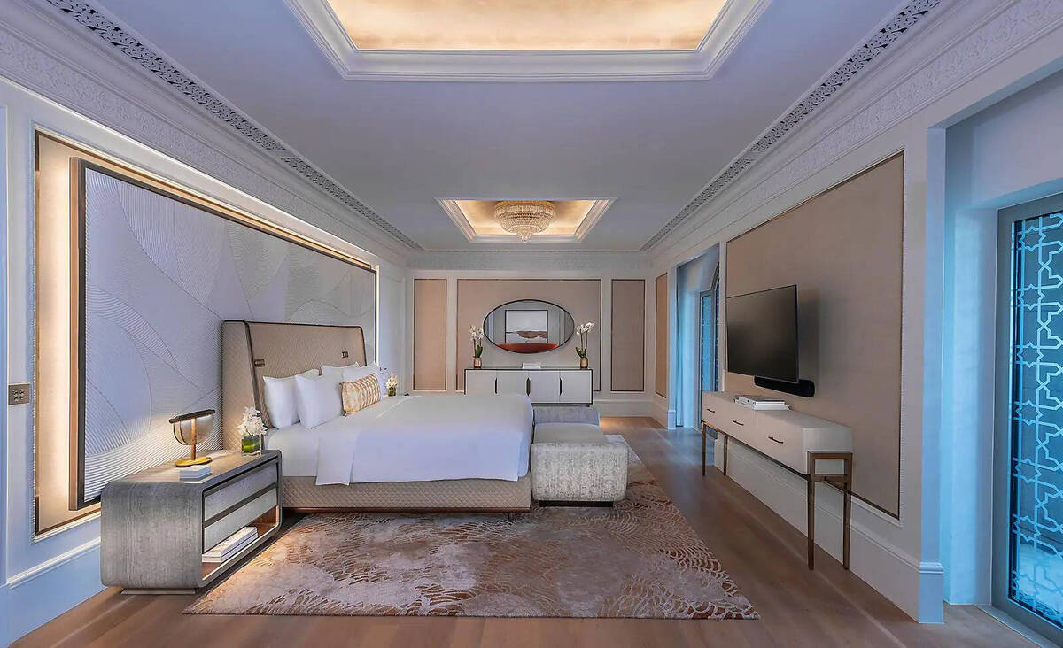 Deluxe Beachfront Suite King Bed