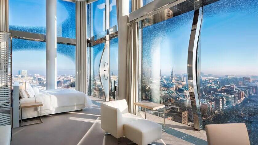 PANORAMA, CITY AND WATER VIEW SUITE