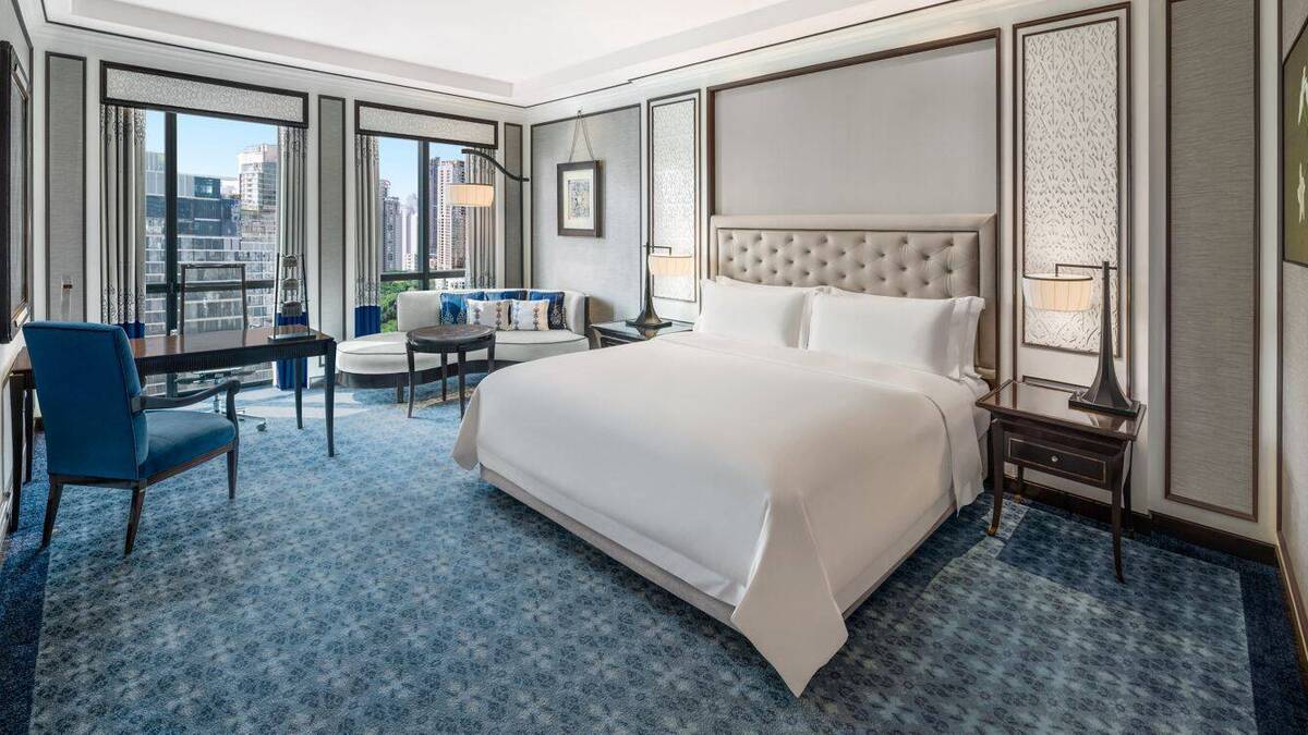 Royal Club Lounge King Room