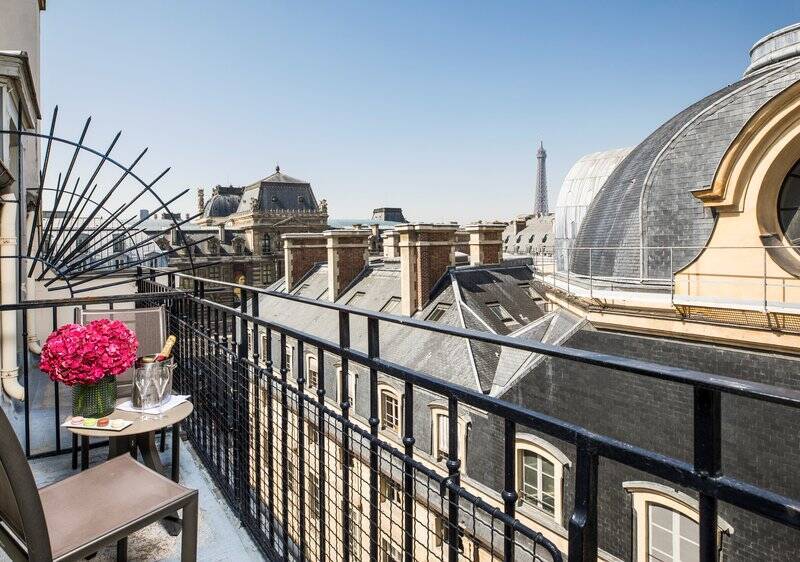 Junior Suite  Balcony With Eiffel Tower View