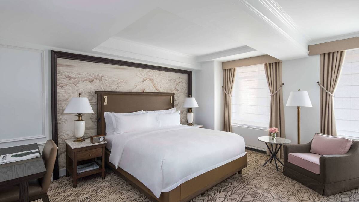 Deluxe Guest Room King No View High Floor