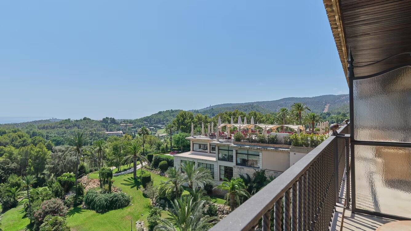 Grand Deluxe  King Bay view Balcony