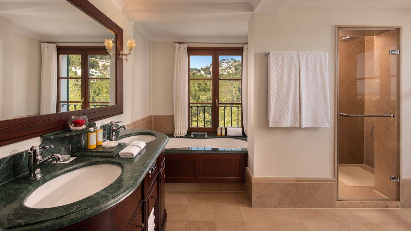 Deluxe Suite Sea View Balcony 