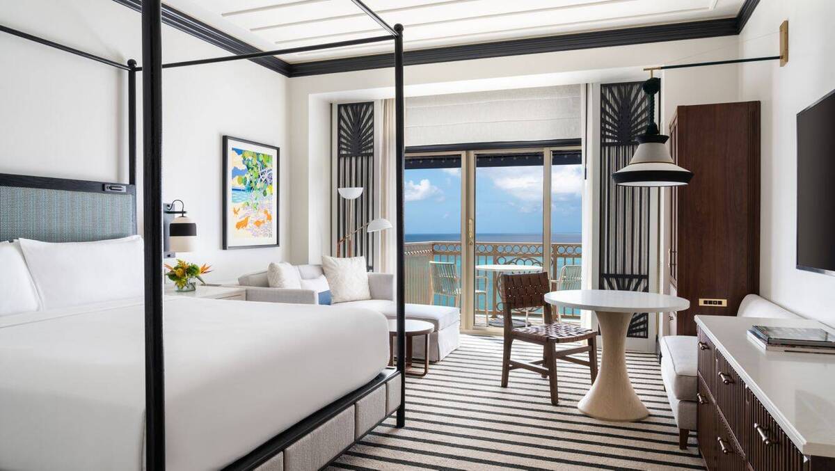 Oceanfront Guest room One King Ocean Tower Balcony