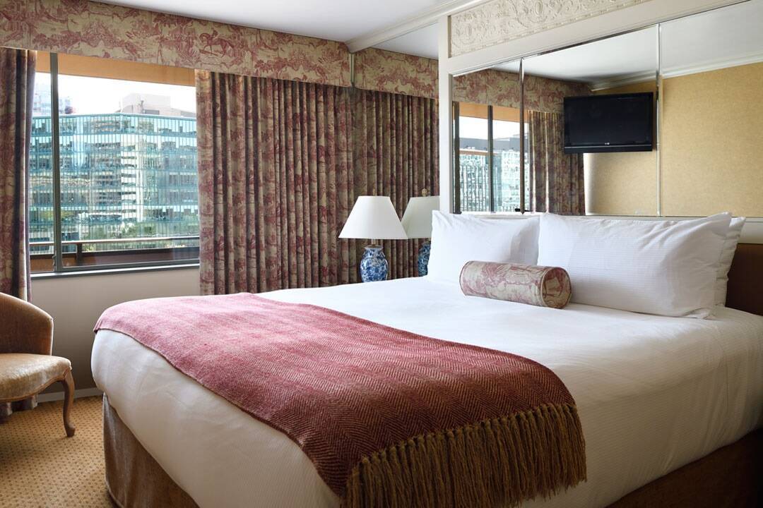 Deluxe King Suite