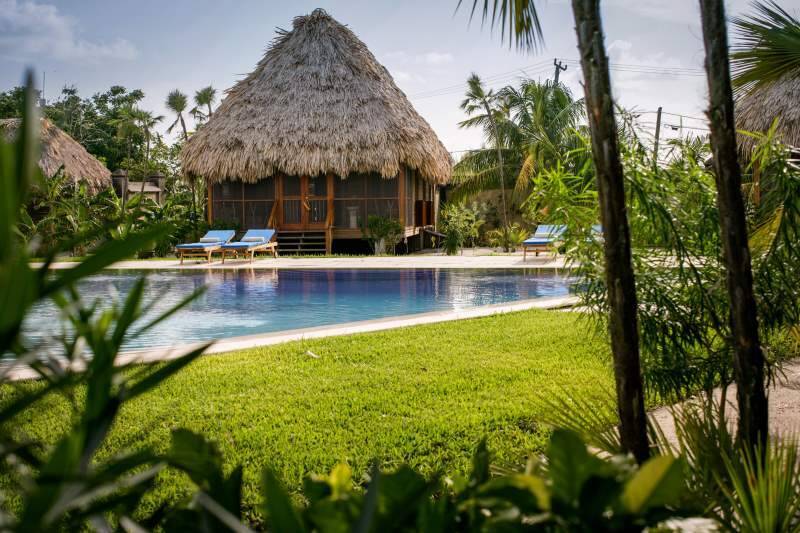 Poolside Garden View Cottage 