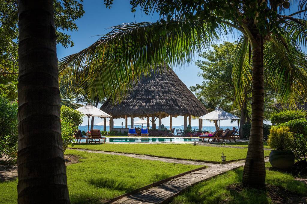 Poolside Seaview Cottage 