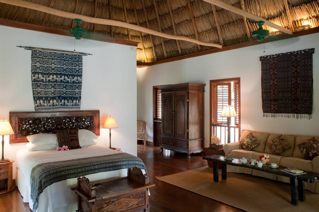 Poolside Seaview Cottage 