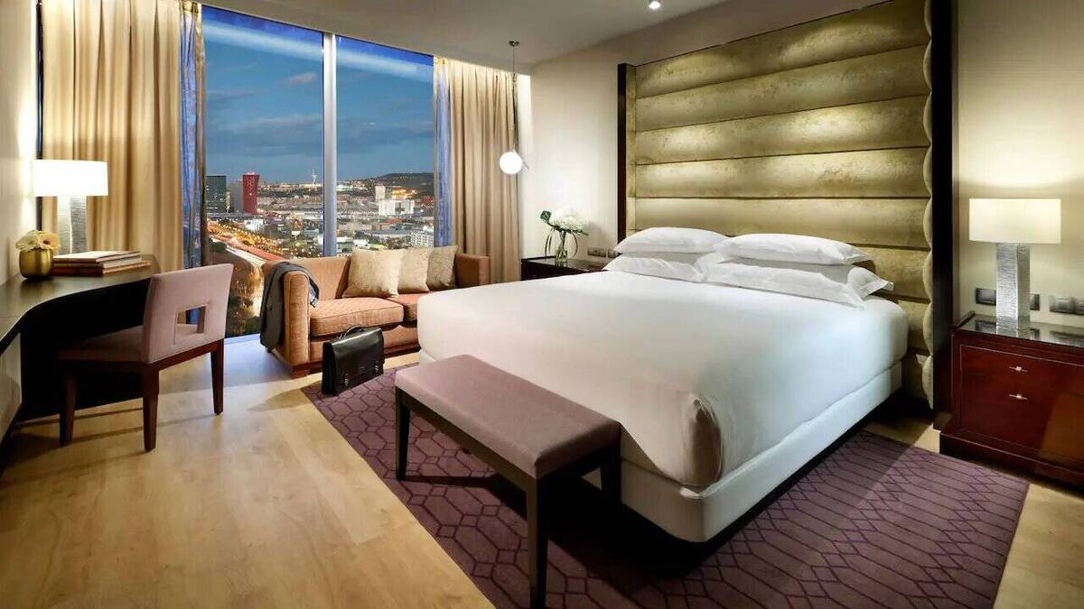 King Bed High Floor Deluxe City View Club Access