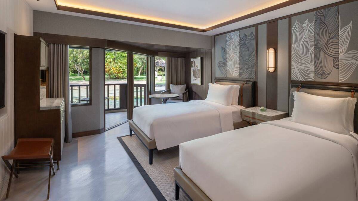 Deluxe Lagoon Access Two Double