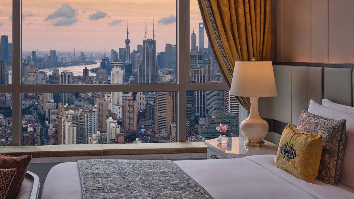 Manor Skyline Deluxe King Room