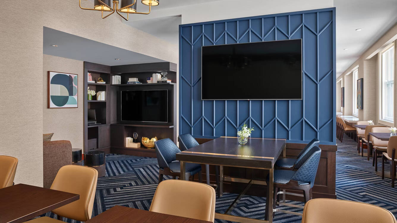 EXECUTIVE LEVEL GUEST ROOM KING