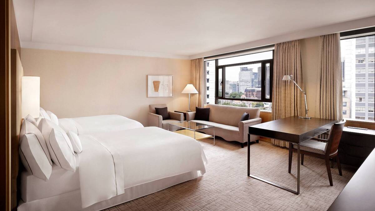 One Queen & One Single Club lounge Access Junior Suite