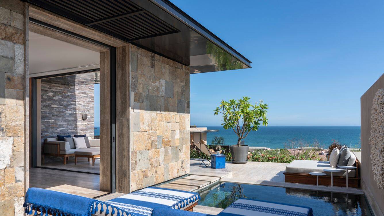 Beachfront Plunge Pool King Ground floor Terrace