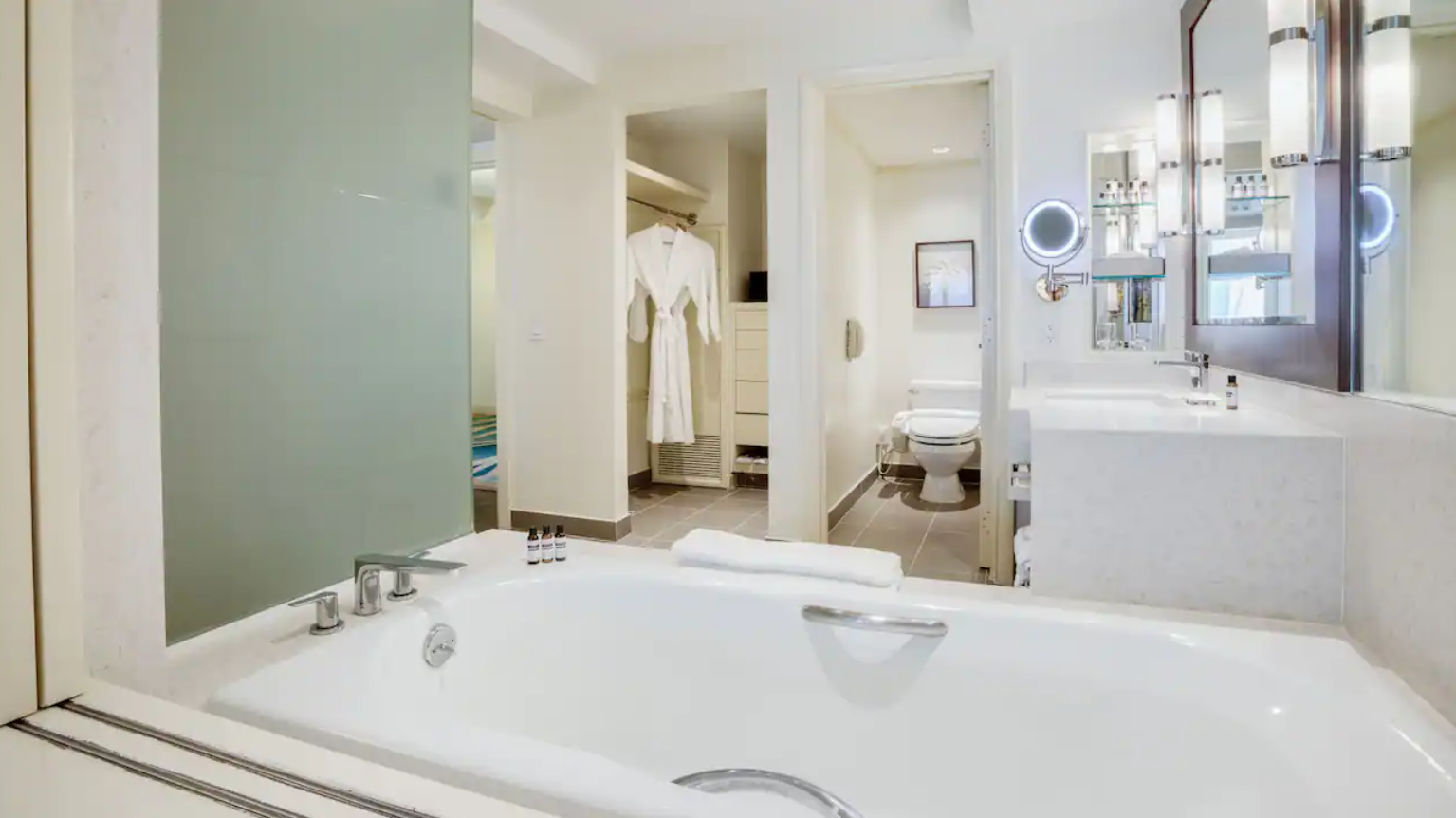 Ocean Front Deluxe King Room