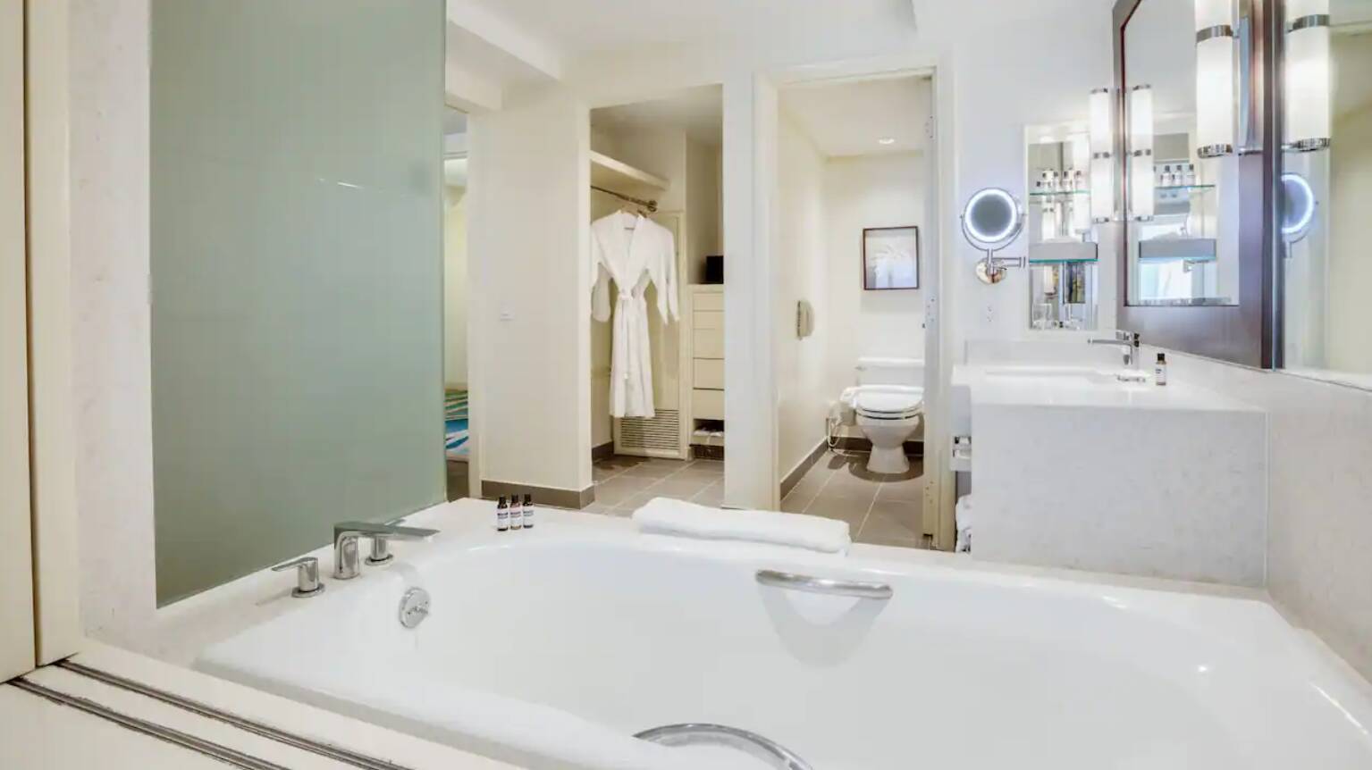 Ocean Front Deluxe King Room