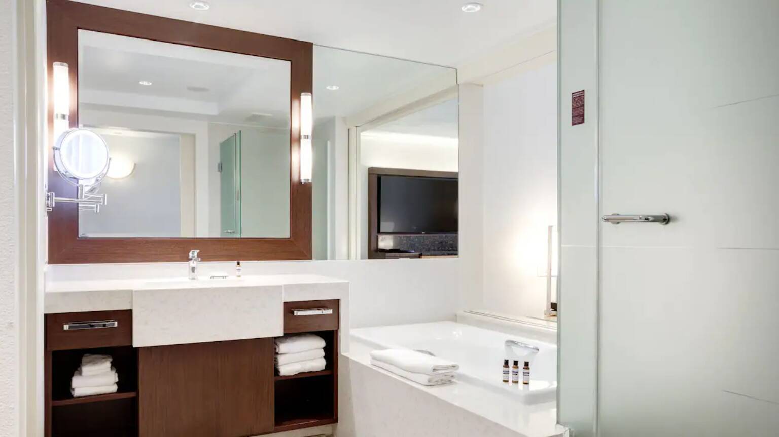 Ocean Front Deluxe King Room