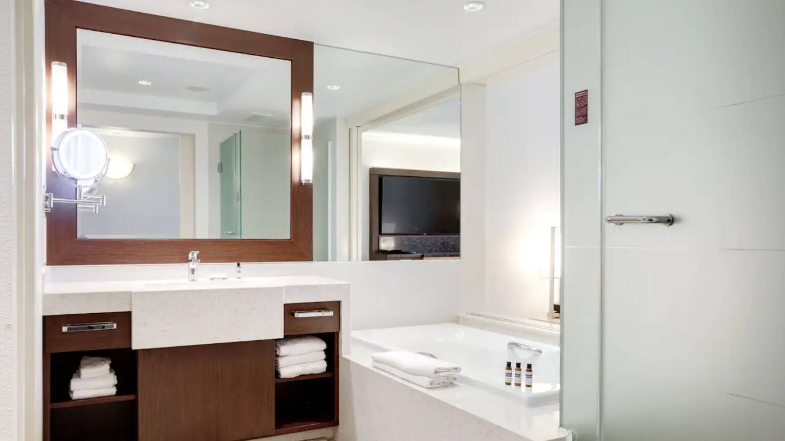 Club Access King Room